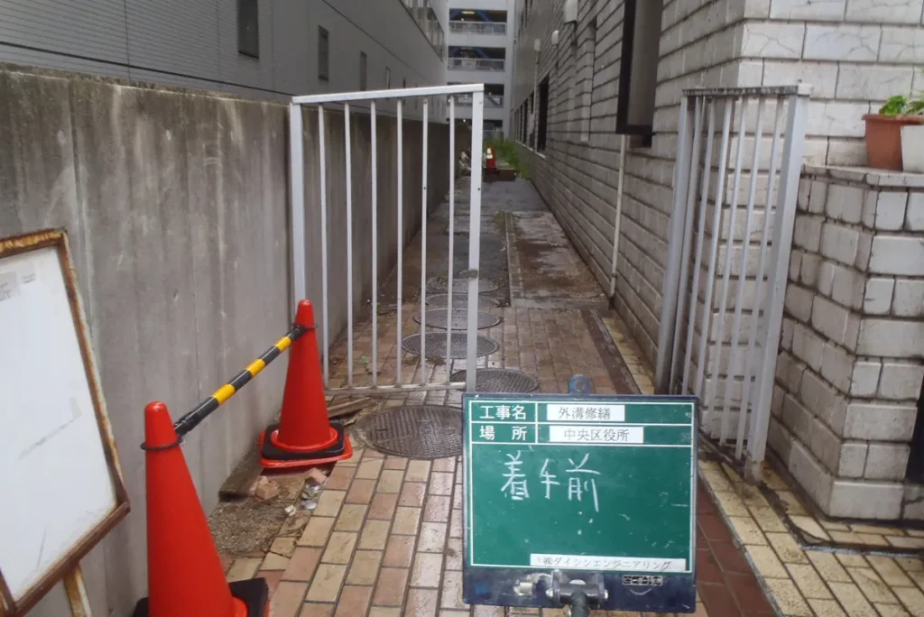 福岡市中央区の中央区役所で行った外構修繕工事の施工前の様子（ダイシンエンジニアリング）01